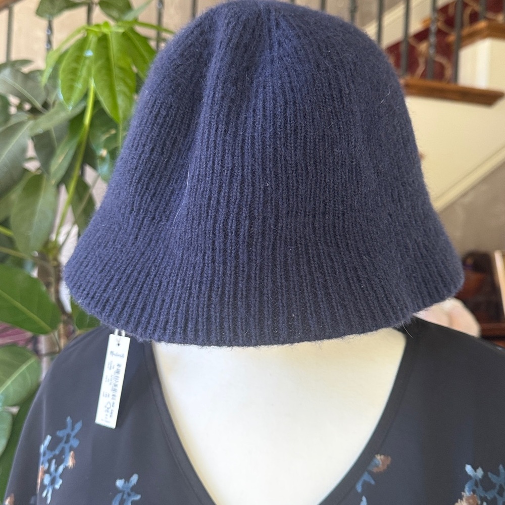 MADEWELL ladies Navy, cap new tag NWT medium/large - Picture 5 of 12